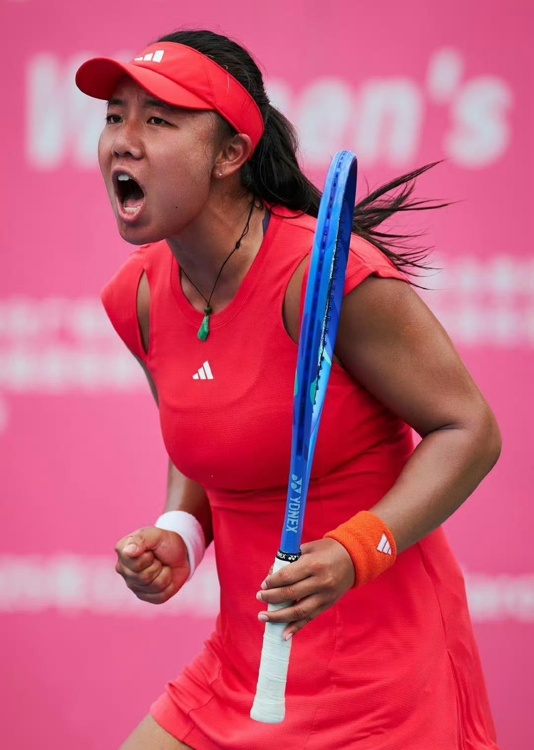 W100六安站女单1/4决赛，中国两金花带来意外惊喜，外卡选手任钰菲爆冷晋级四强