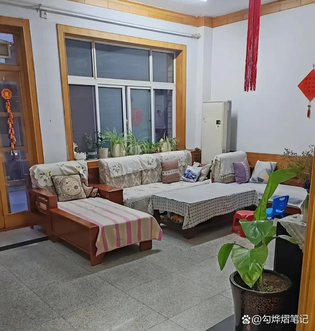 嫁人一年了，中秋想回娘家住几天，我妈直接跟我说，你弟弟刚结婚，弟媳在，你回去长住