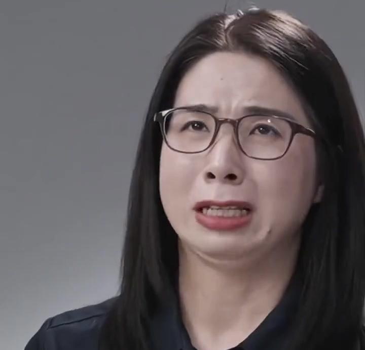 职场性侵，这个沉重的话题，又一次刺痛了公众的神经。崔丽丽，一个普通却勇敢的女性，