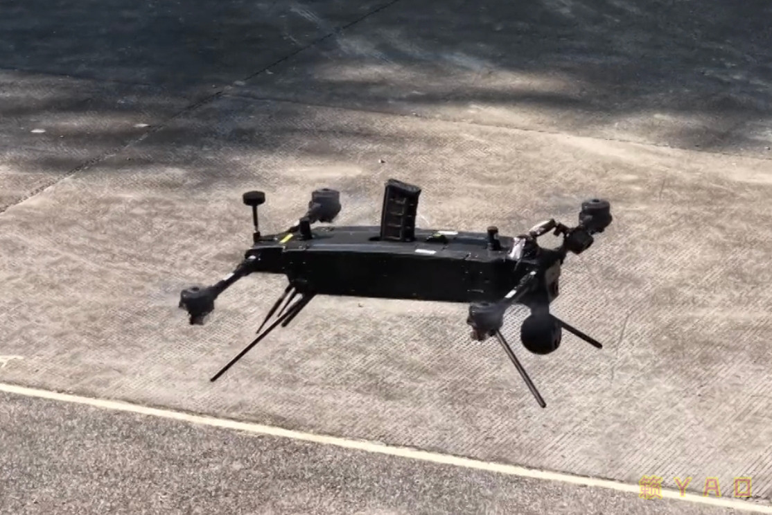 一体式无人飞枪简单说就是把枪塞进无人机肚子里了合二为一上到221自动喷下到171