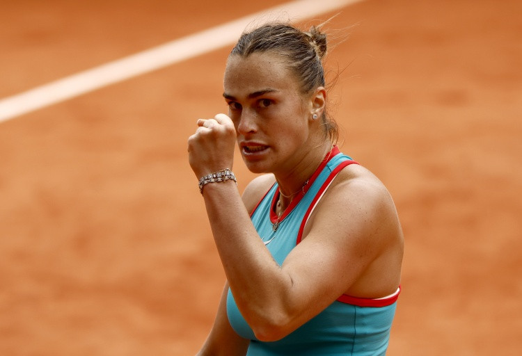 WTA年度奖项: 最佳球员萨巴伦卡, 最受欢迎单打球员郑钦文