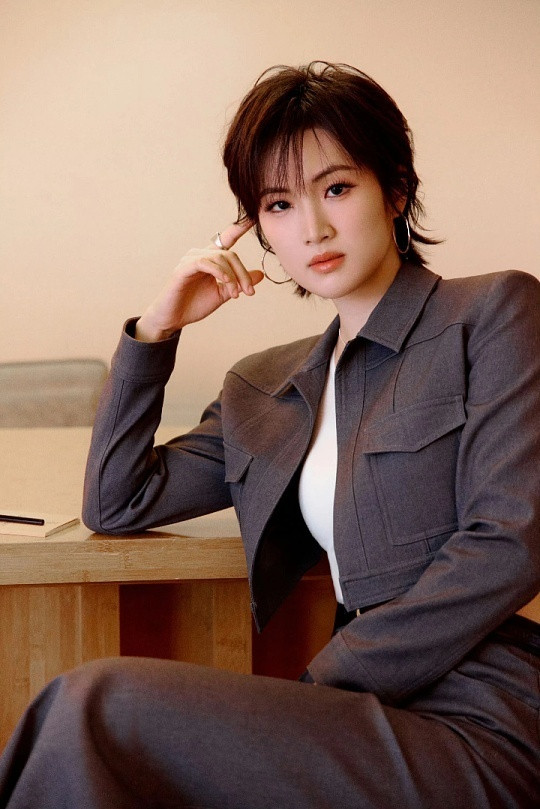 姚安娜演技姚安娜的演技进步真的太亮眼了！从青涩到沉稳，她用认真与敬业完成逆袭，眼