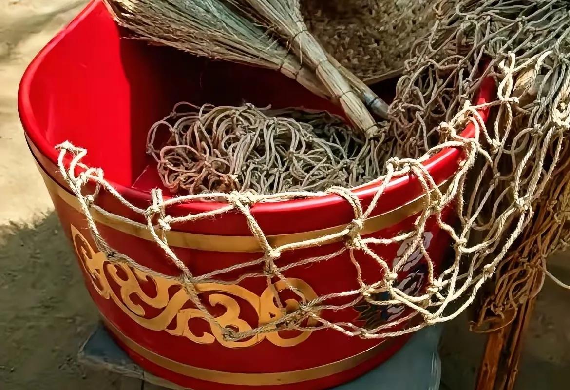 追剧《生万物》这大脚花2块大洋买个洗澡盆，是为了让绣绣能洗上澡，过得舒坦些。