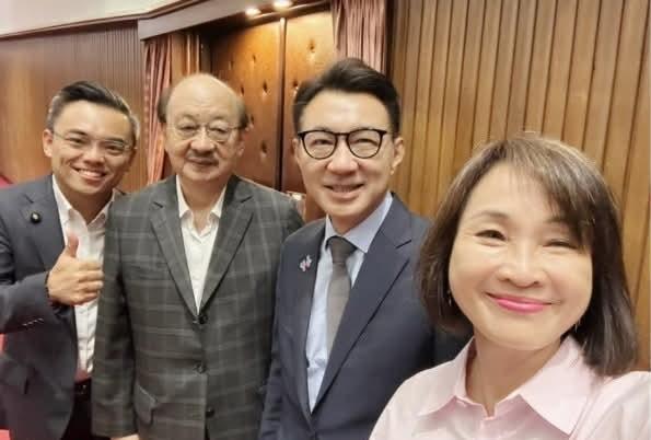 蓝绿台下一家亲！垃圾不分蓝绿！今天，国民党不分区“立委”、智库执行长柯志恩发文