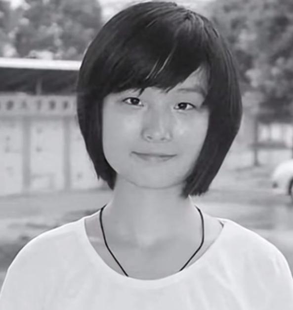 1999年，湖北687分文科女状元戴柳，被父亲偷改志愿错失北大，戴柳下定决心从此