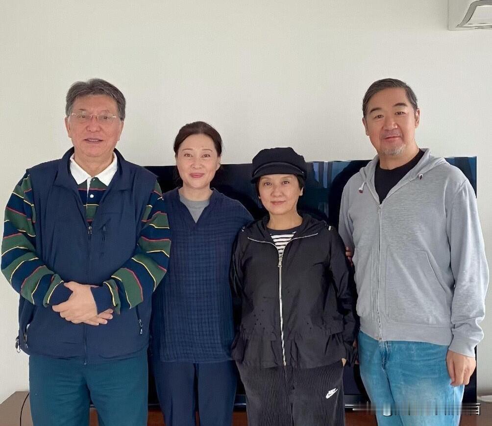 原来一直以为女神挺漂亮的，想不到现实中的她颜值一般般，身材也有点矮小，感觉这身高