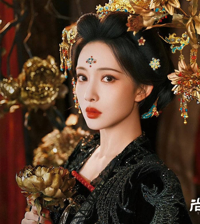 尚公主造型指导黄薇李昀锐、孟子义尚公主造型来了，黄薇做的。孟子义这造型好显老，有