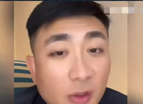 闫云达之前骂过老郭和师娘，作为郭德纲的师弟，郭晓小以长辈的身份劝说闫云达，别骂了