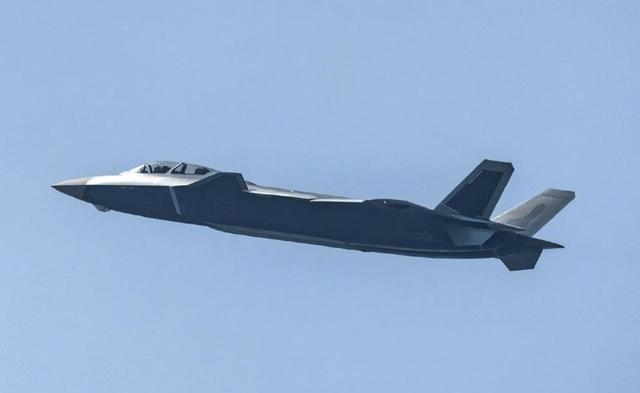 第300架歼20隐身战机入役，日本此前的判断彻底失算，美国专业媒体看后断言，第3