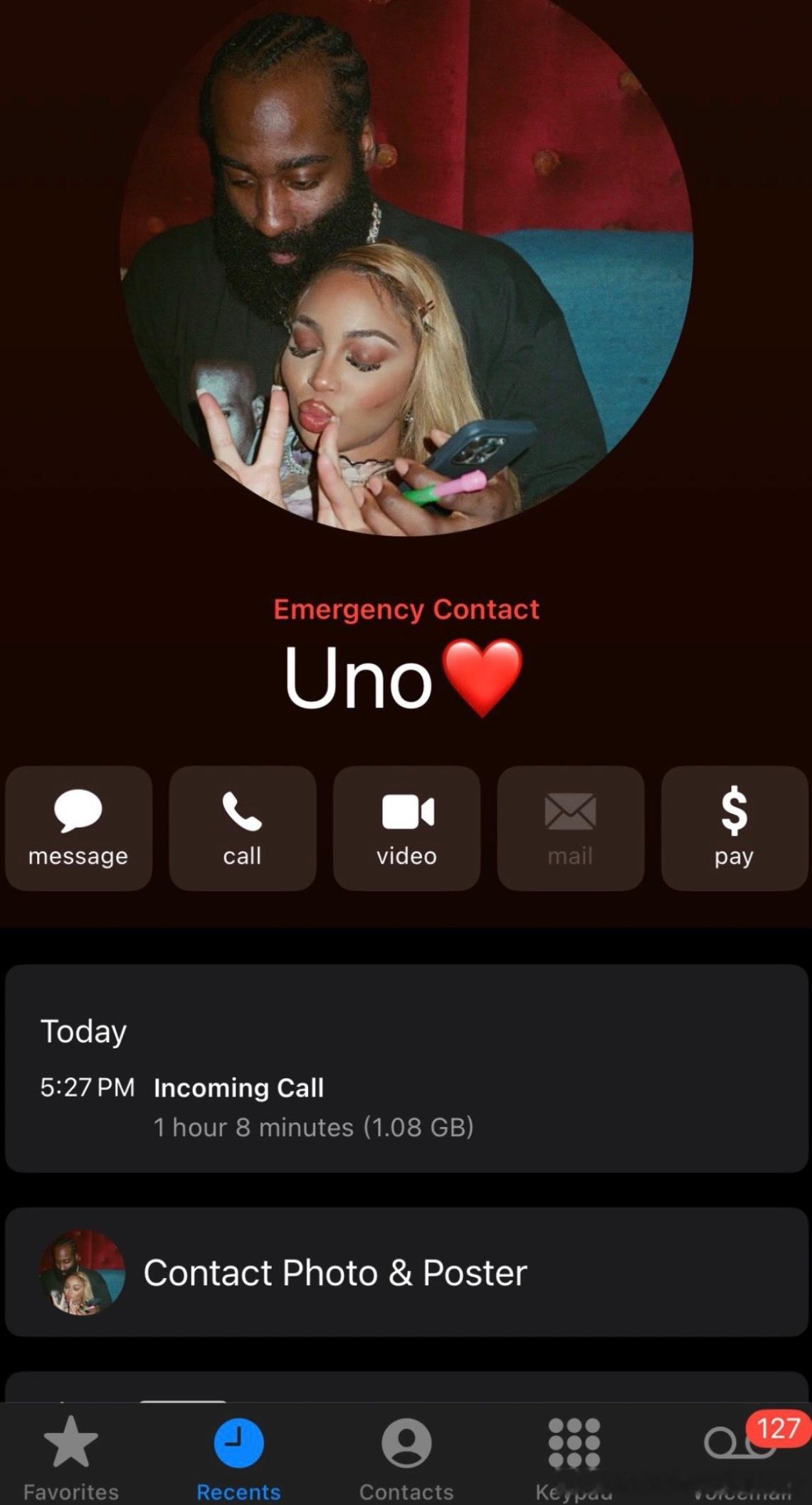 因为异地恋，所以登哥和派姐只能电话联络感情