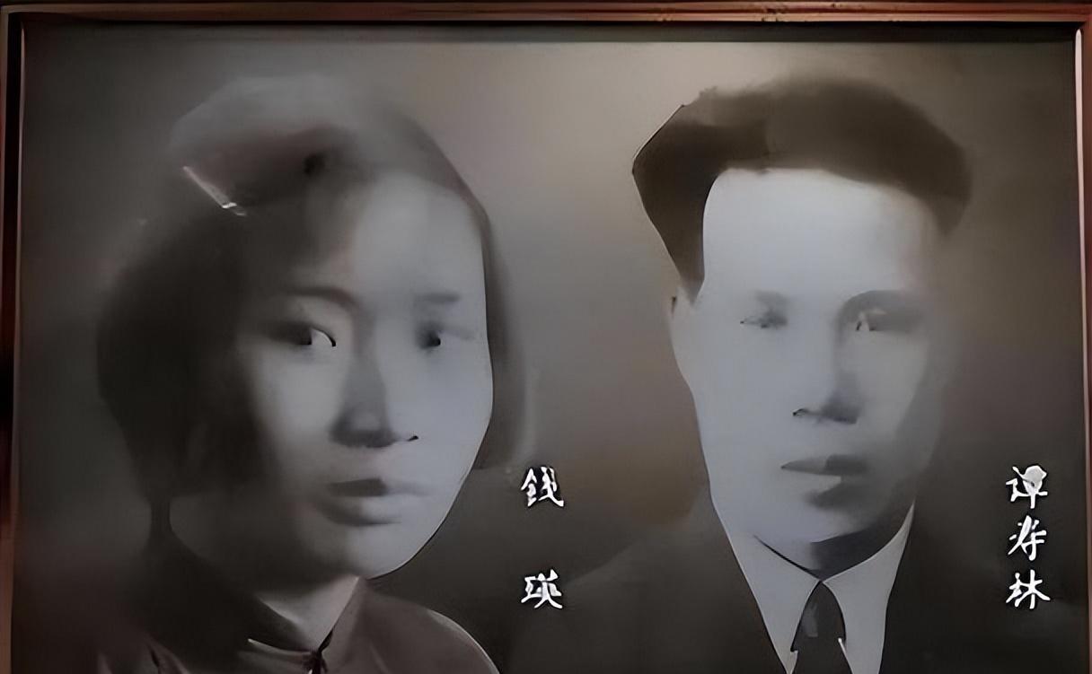 1932年女地下党钱瑛被俘虏，在被押上囚车后，她手里一直攥着一个东西，后来为避免
