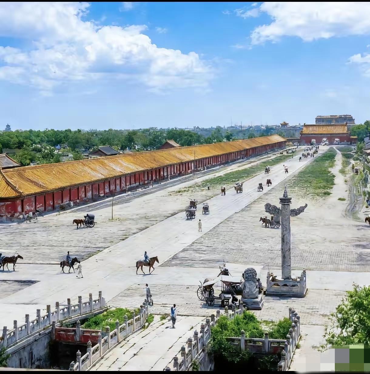 这一张图片清末庚子年后不久，远处被八国联军焚毁的正阳门城楼还未得到复建[笑着哭][