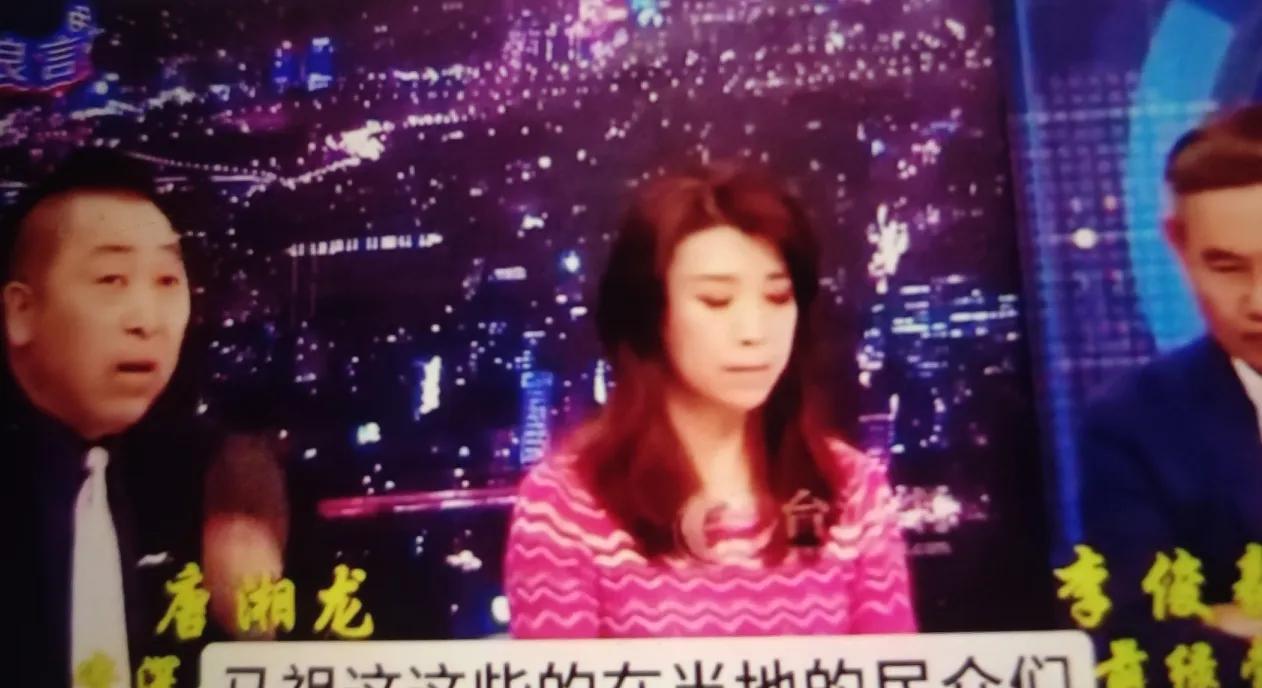 赵少康在“少康情战室”请的嘉宾蓝绿白兼有，也许是通过其争论，理清一个道理。