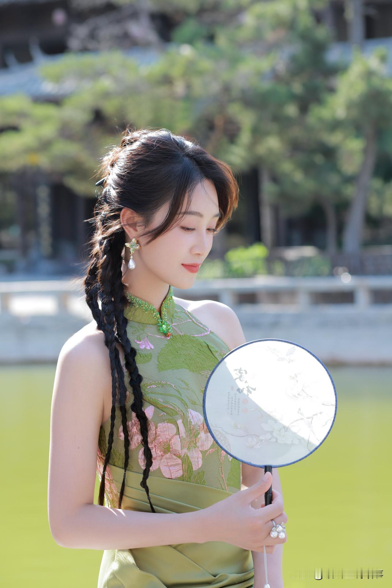 蓝盈莹旗袍秀