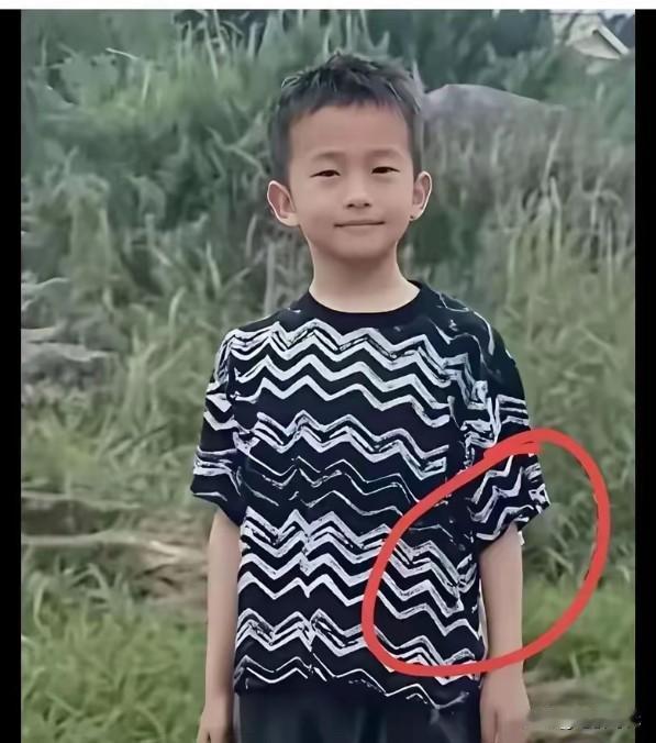 最新消息！福建莆田8岁失踪男孩已过六天了，救援有了一点线索在加紧排查中。孩子爸已
