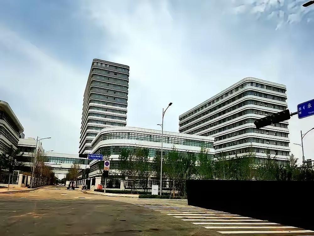 济南唐冶规划的三甲医院，引入医院不如不局限济南一地，而是放眼全国。济南唐冶