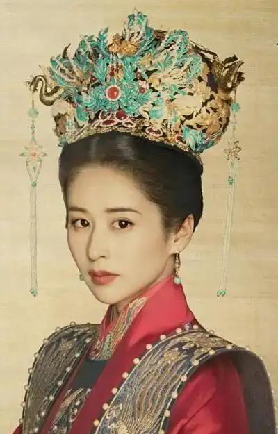 1424年，朱棣留宿于徐皇后寝宫。次日清晨，他端详着枕边人，突然抛出一句令人心惊