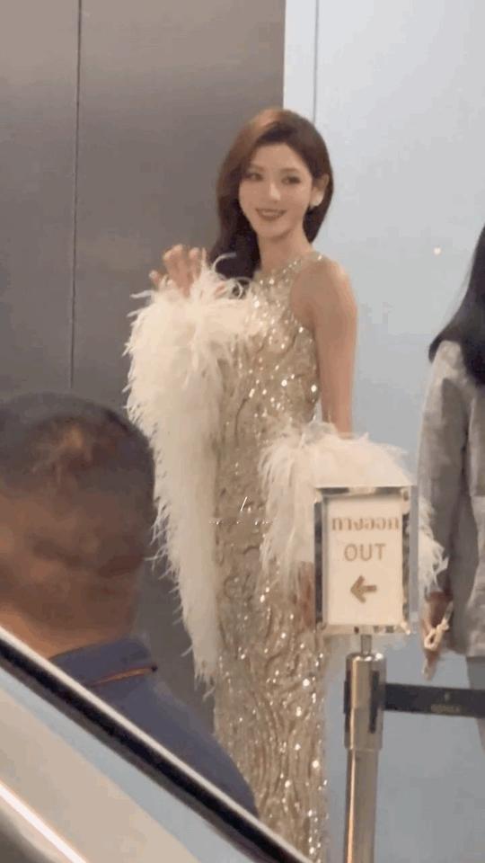 张予曦给泰娱亿点震撼，予曦这颜值真的没话说轻松美到国外去​​​