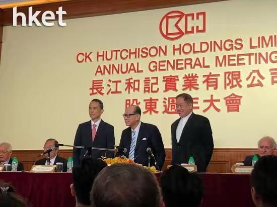 李嘉诚要把41个海外港口都卖掉，卖228亿，还只卖给一家，就是美国贝莱德公司。