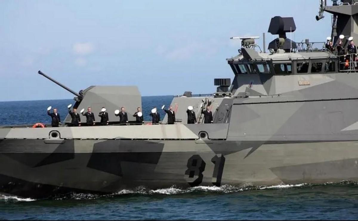 新的混战开始，北约11国派兵堵门，普京通知中国，给中俄关系定调本来大家都以为俄