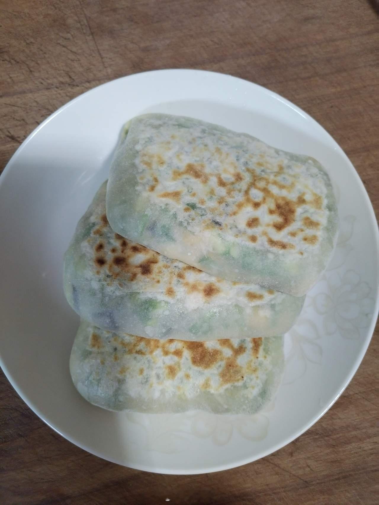 最近发现一个挺有意思的生活现象，身边越来越多人不再吃晚饭了，一天只吃早饭和午饭。