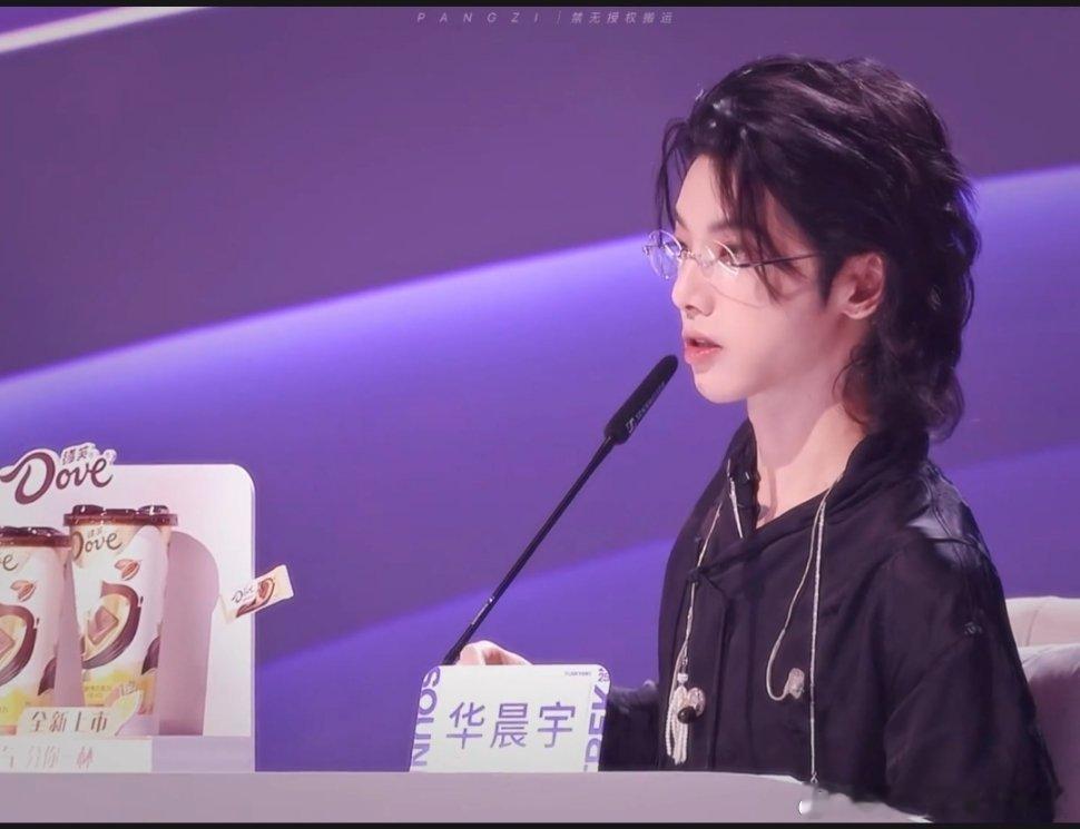 华晨宇声鸣远扬首席评审九冠歌王不是吹的！曲风全能hold住，当导师干货满格，做