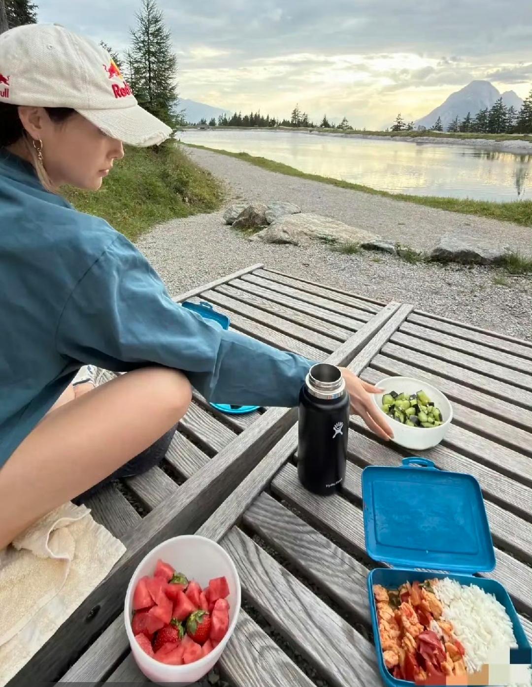 看到她野餐带的饭，真是没想到，世界冠军也这么接地气，还以为她吃西餐长大的呢[比心
