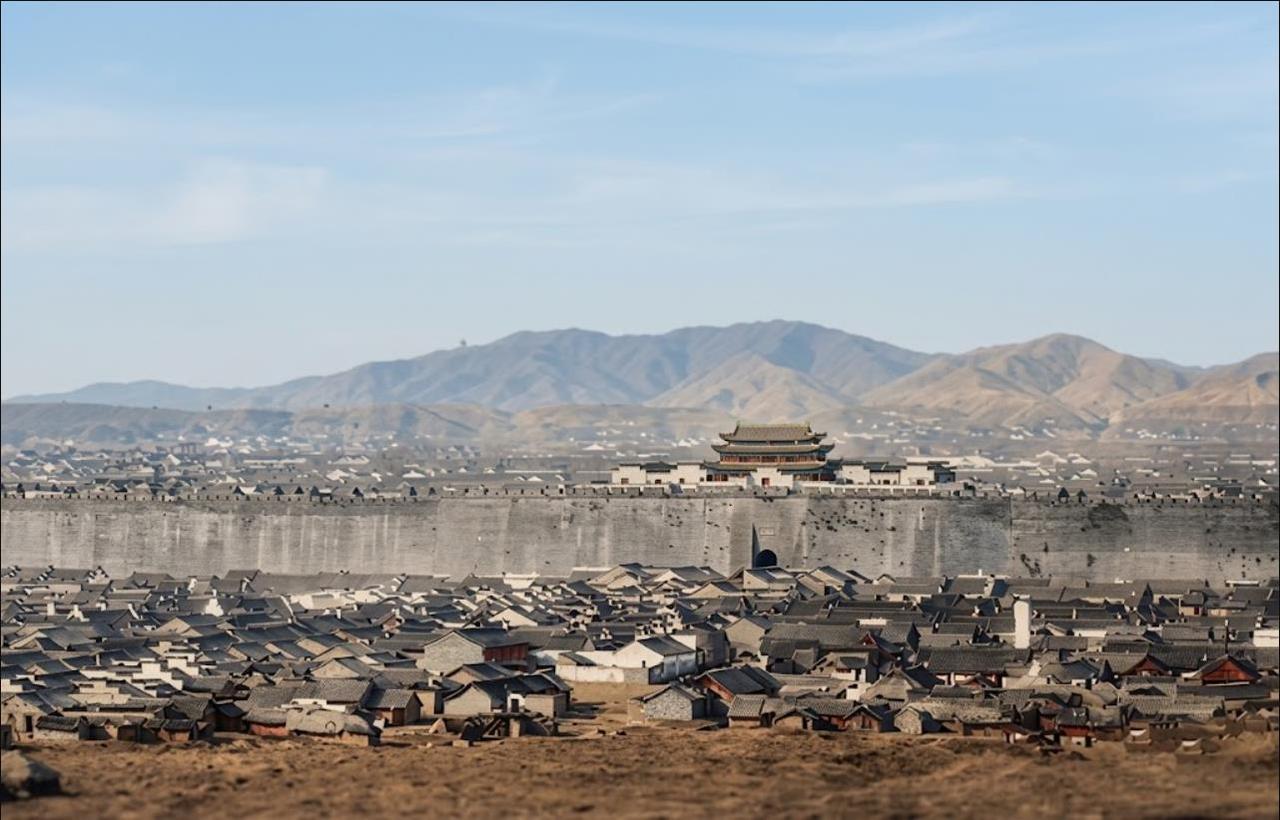 清末，南京明城墙中华门，高大厚重的巨型砖石城墙，城墙正中平台矗立重檐楼阁，即中华