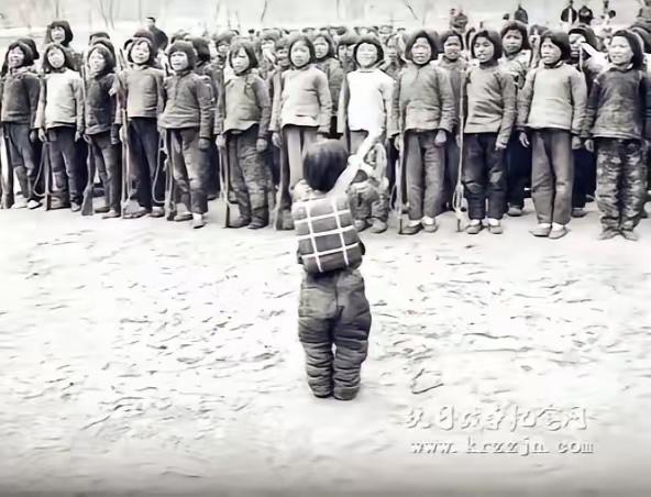 我的先辈我的神！不屈的民族，决死的抗战。这声呐喊，是从血脉深处迸发出来的