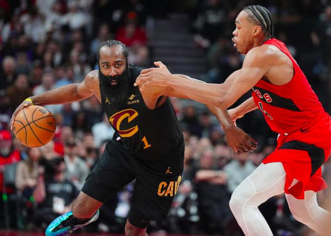 骑士之所以再输猛龙，主要是解决不了这三个难题！第一个，裁判偏帮猛龙，这话是一点