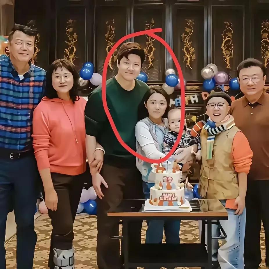 看了金龟子女儿和她老公全家福，我问我妈:“我195，你会同意我找155的女朋友吗