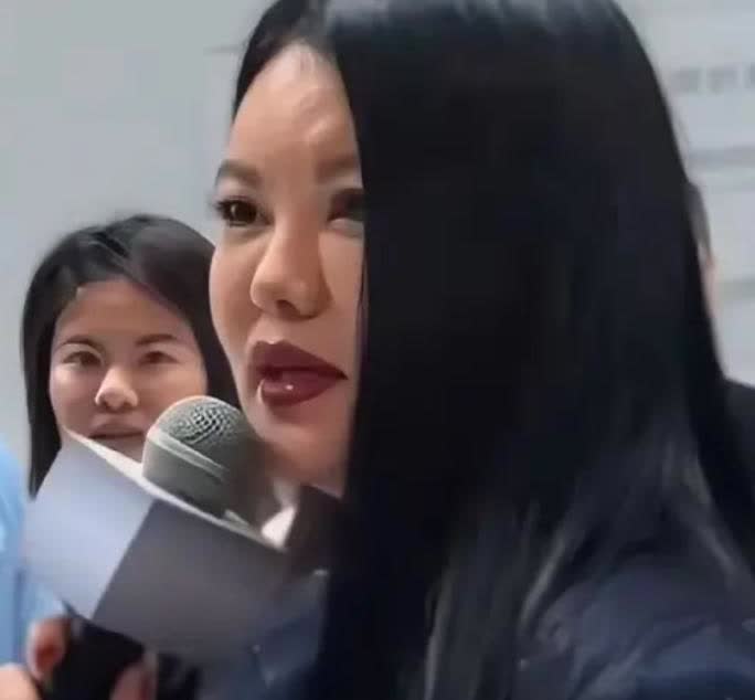 李湘能有如今的身材，不是她不减肥，也不是她生活放纵，而是李湘是一个美食老