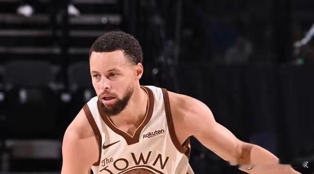 库里点名！退役进名人堂时最想和这四位传奇并肩！库里的选择充满了情怀与敬意——