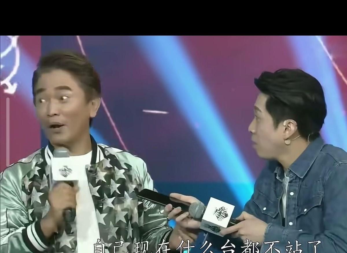 吴宗宪被问到蔡康永的事，最后说自己现在什么台都不站，还调侃说错一句少赚很多。翻他