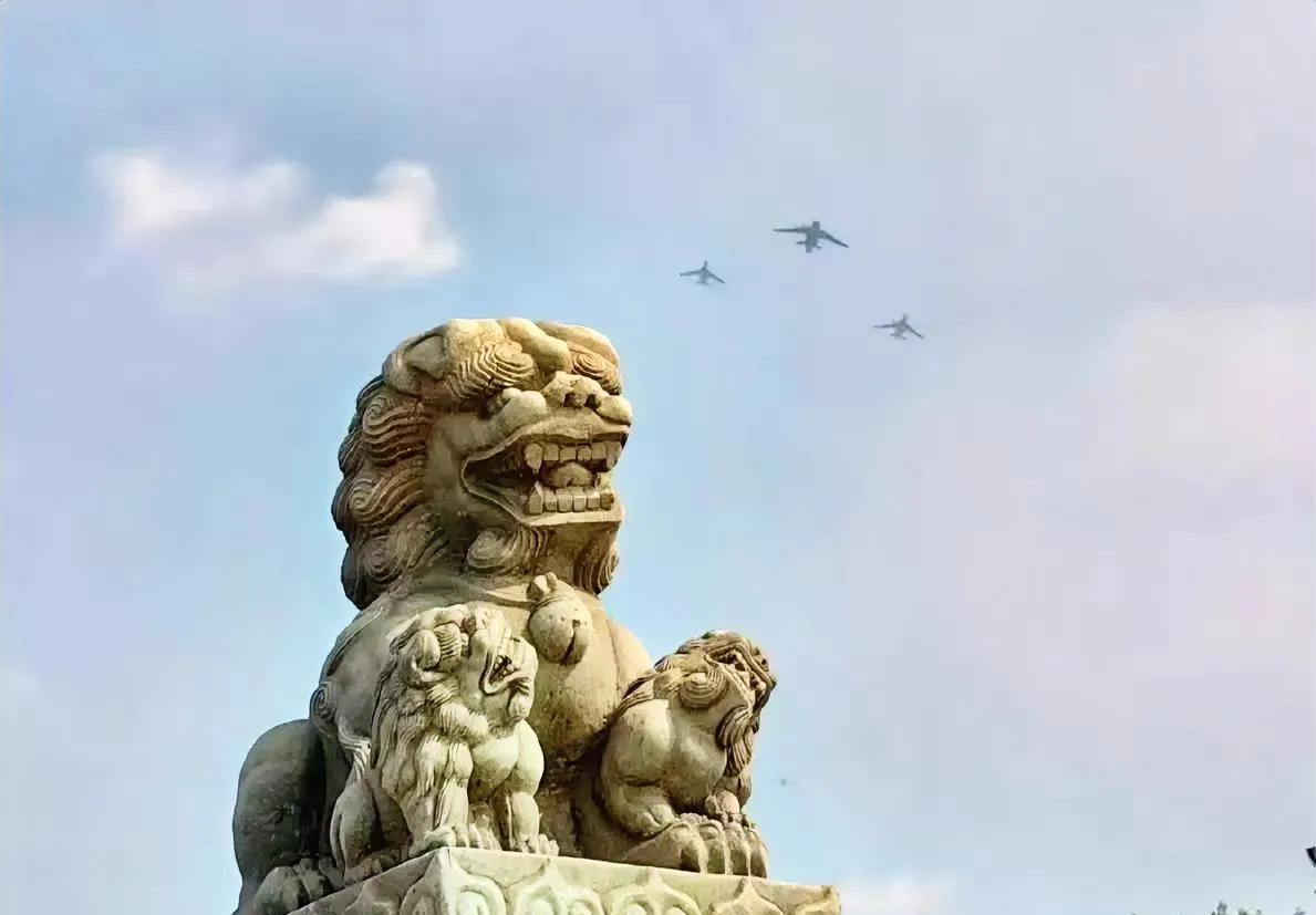今天，卢沟桥的狮子笑了！这是大公报发的，非常催泪的文案和配图。卢沟桥的狮子有五