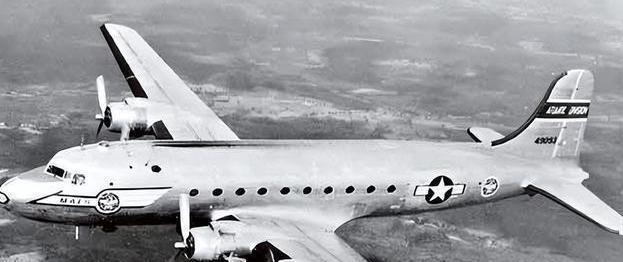 2000年，一架不明身份的飞机侵入我国领空，我空军紧急升空拦截，谁知，来犯飞机不