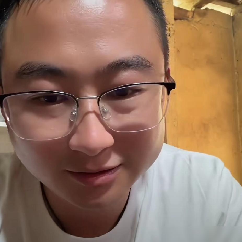 湖南小伙砸百万娶老挝媳妇，离婚时全网却骂他活该。你见过最憋屈的离婚吗？阿彪在