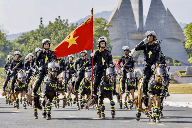 越南人民公安骑兵第一个摇篮——巴文山（越南太原省新江乡）六年后，骑兵警察总队正式