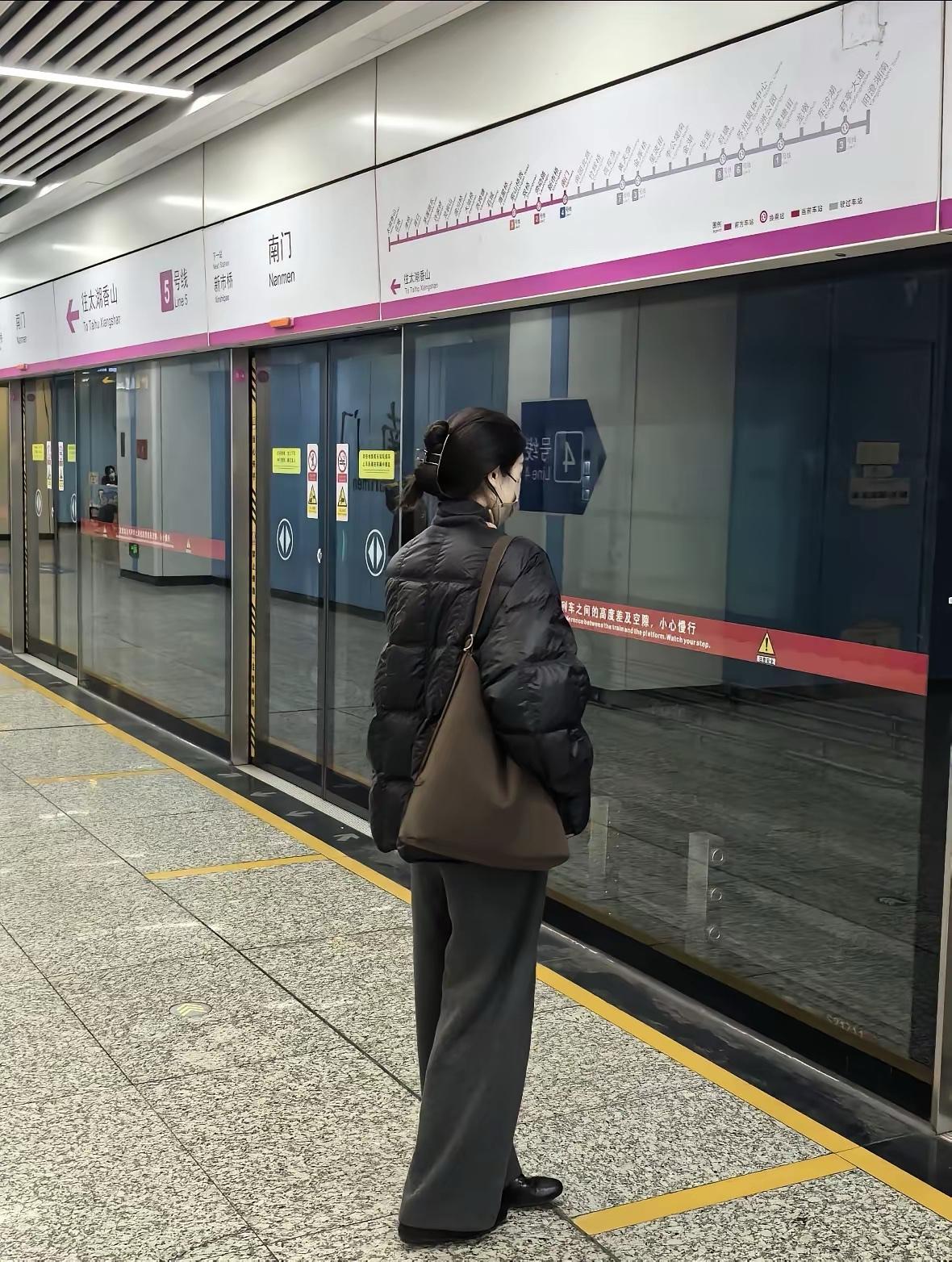 够高，够廋，够白。足矣