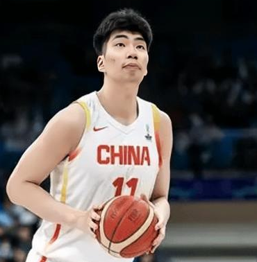 中国男篮球员余嘉豪会参加本次中国男篮集训。据国内媒体消息，刚刚入选最新一期国家集