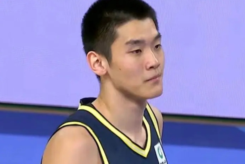 他们二人才是广东队的未来，是徐杰的左膀右臂，而不是张皓嘉、张文逸，杜锋应该能看出