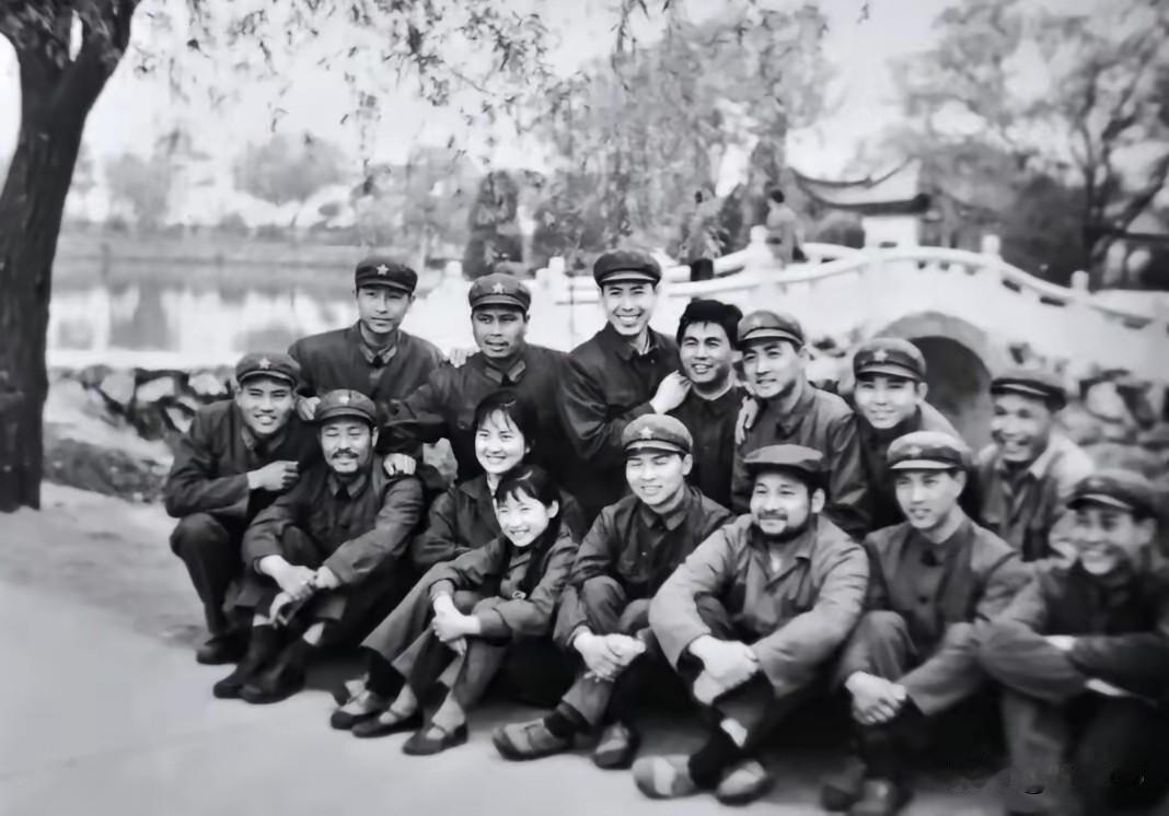 还未走上银幕时的北影三花张金玲二十岁前的照片好像从来没发过，不知谁有见过？图一