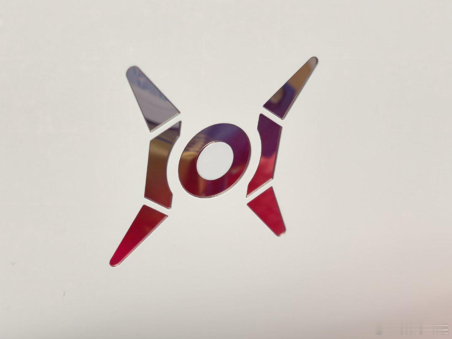 说起荣耀，全新的笔记本马上来了，就是MagicBookPro16，这个闪光灯可