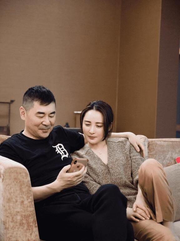 大众常不解，古典貌美、红极一时的琼瑶女郎蒋勤勤，为何选择外形普通的陈建斌。二人因