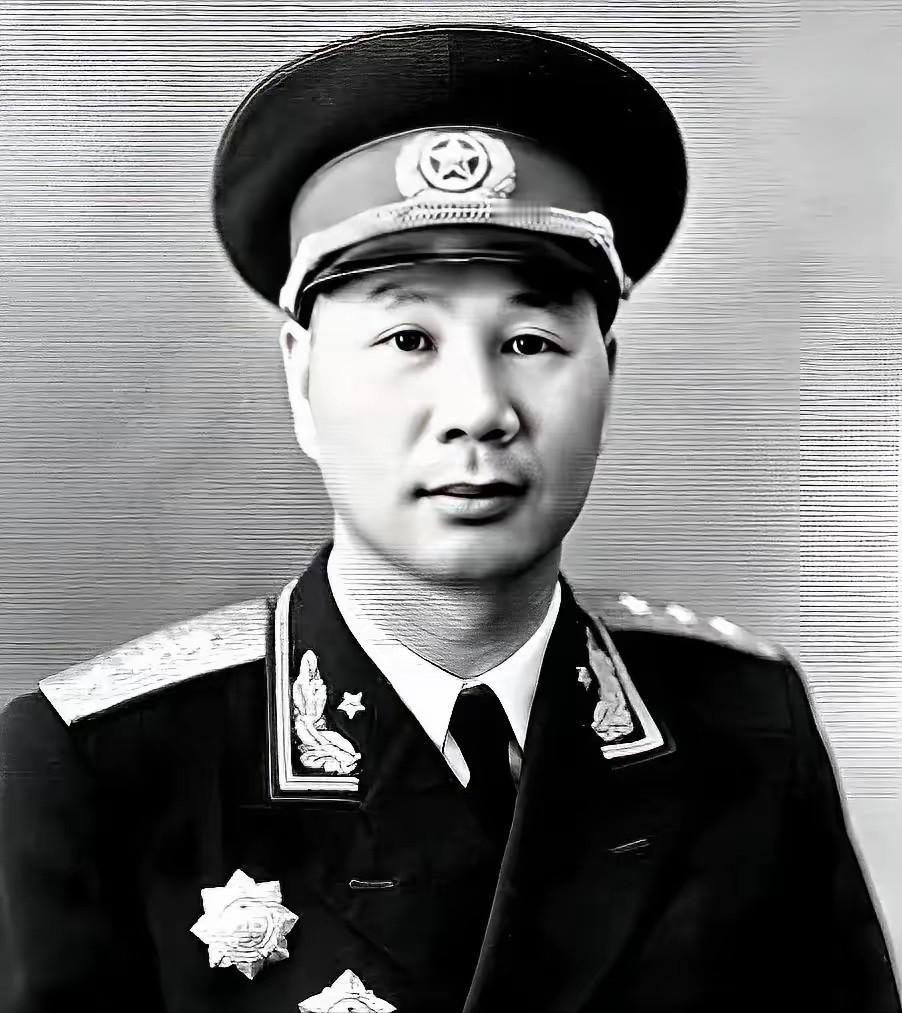 1997年国企面临下岗潮，杨成武怒言：让工人自生自灭，我不同意。1997年的中