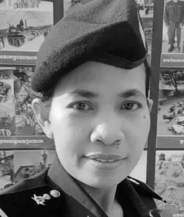 柬埔寨一名怀孕女军官战死沙场，这仗打到这份上真让人“心酸”。柬埔寨一位43岁