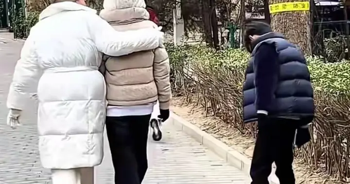 张兰直播分享孙子趣事 萌娃暖心互动让奶奶乐开怀