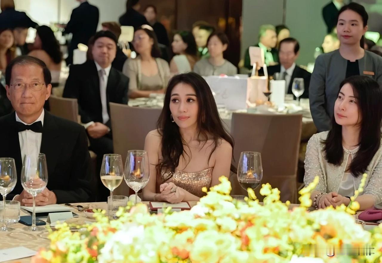 郭晶晶这个级别的，在任何豪门和权势面前都可以从容淡雅，因为她在自己的领域就是女王