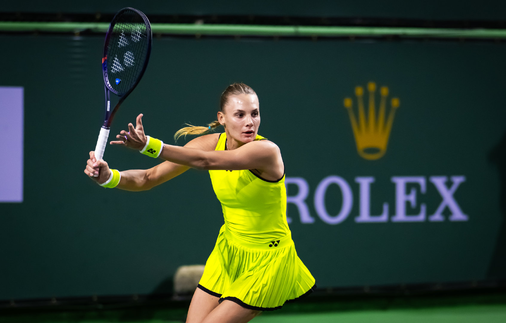 WTA1000迈阿密站，雅斯特雷姆斯卡挽救连续三个赛点以2-66-47-5逆