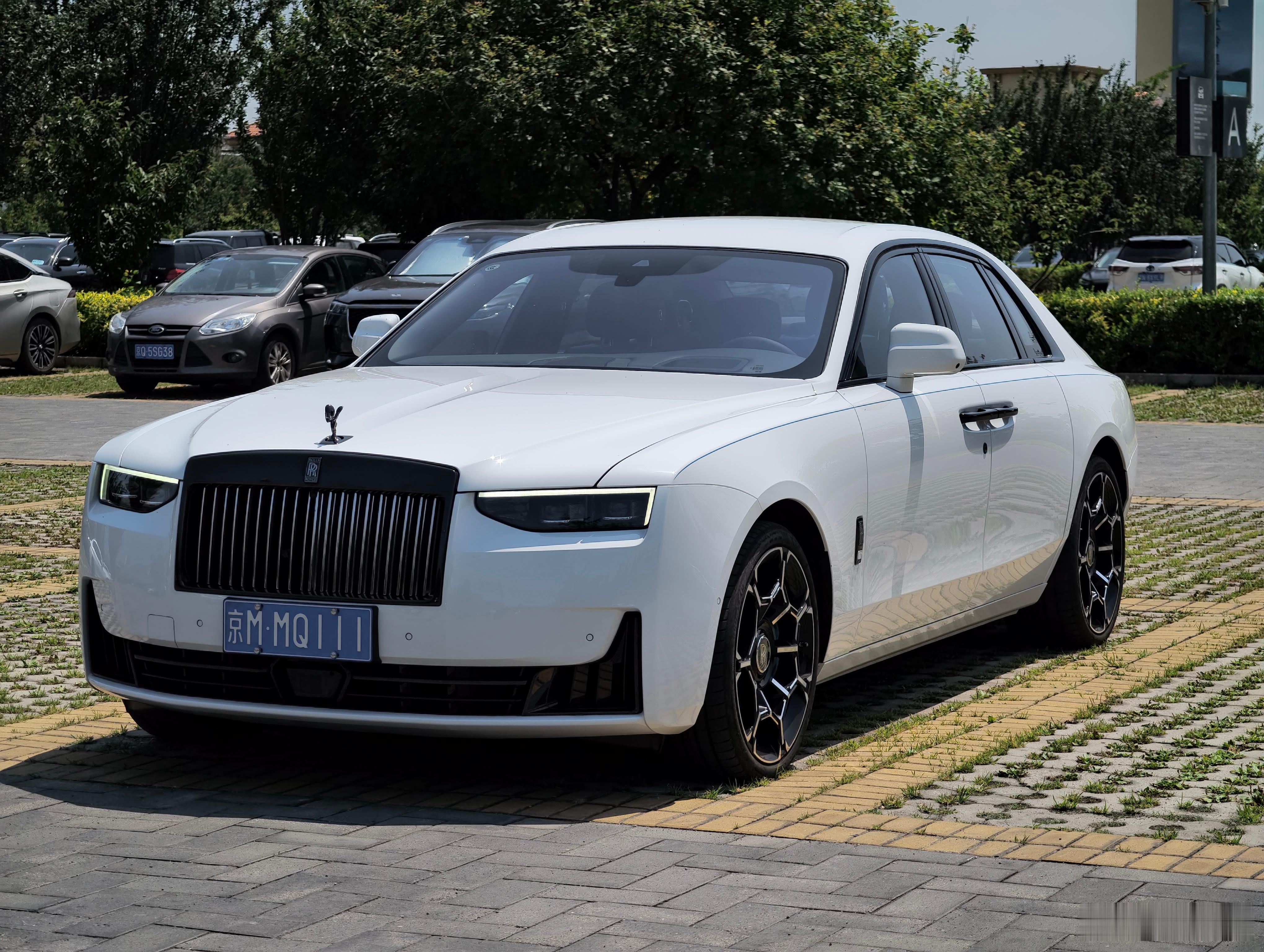 劳斯莱斯BLACKBADGE古思特系列II，200公里的新车，据说我是国内第一